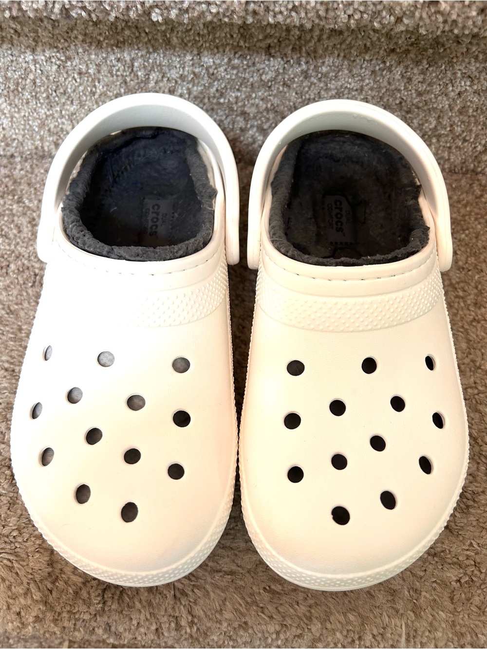 CROCS Classic Fleece Lined Clogs. White and Grey. W7. M5. EUC. Comfort. Lounge